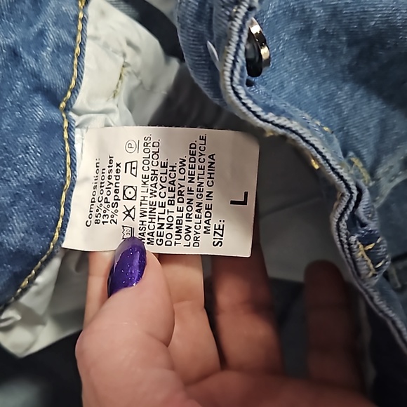 Nwot size lg embroidered jeans. Bellbottom - Picture 3 of 4